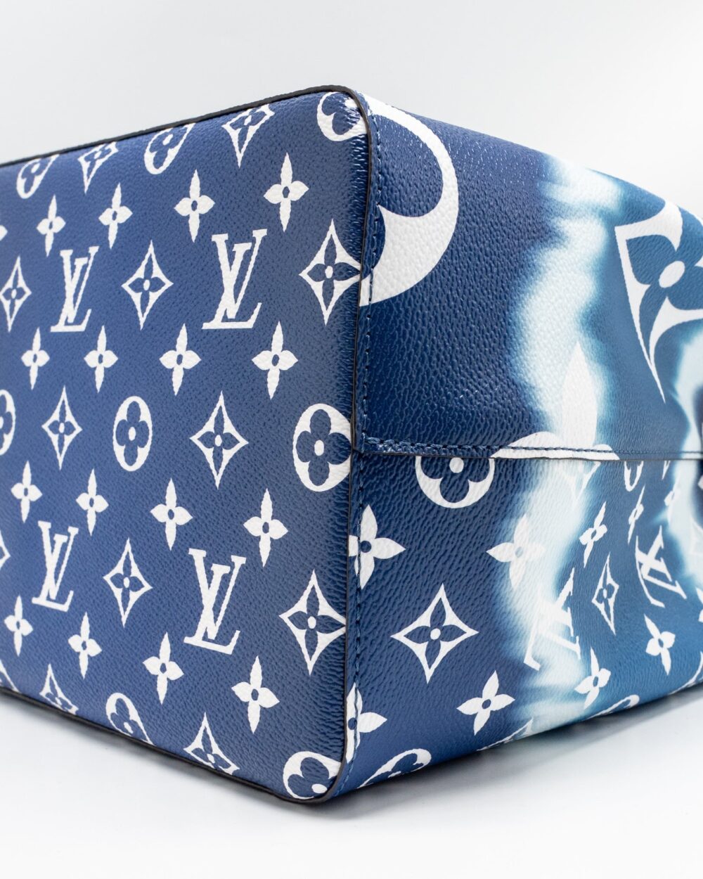 AAA Replica Louis Vuitton LV NEONOE LV ESCALE MM PASTEL GIANT MONOGRAM CANVAS BLUE/WHITE SHW