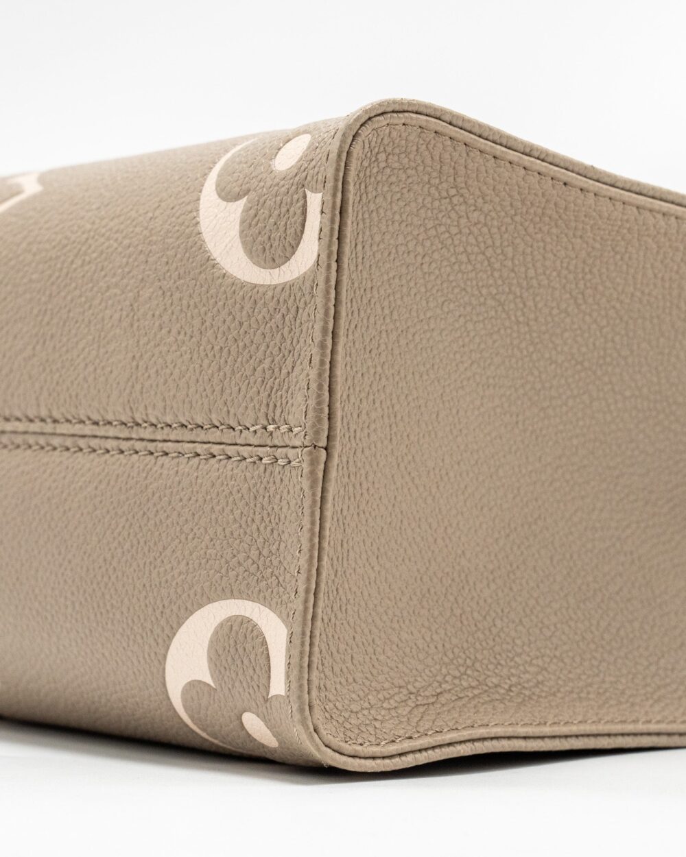 AAA Replica Louis Vuitton LV ONTHEGO PM BICOLOUR MONOGRAM EMPREINTE LEATHER TOURTERELLE/CREME GHW