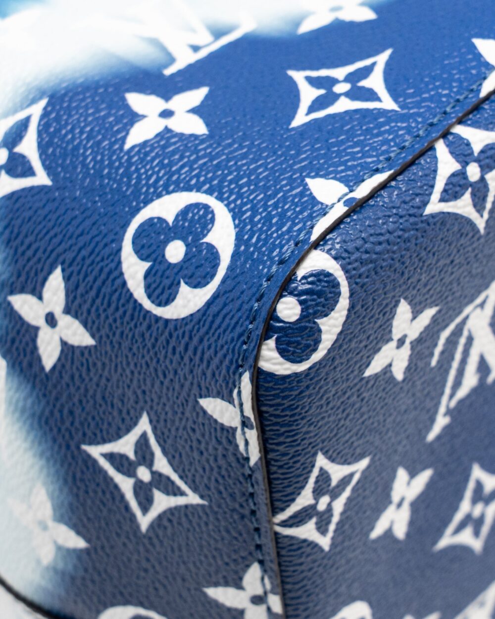 AAA Replica Louis Vuitton LV NEONOE LV ESCALE MM PASTEL GIANT MONOGRAM CANVAS BLUE/WHITE SHW