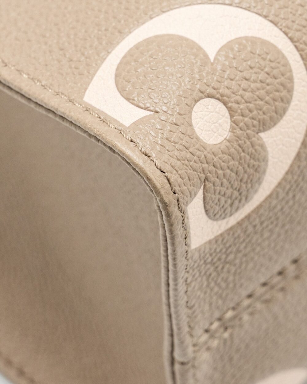 AAA Replica Louis Vuitton LV ONTHEGO PM BICOLOUR MONOGRAM EMPREINTE LEATHER TOURTERELLE/CREME GHW