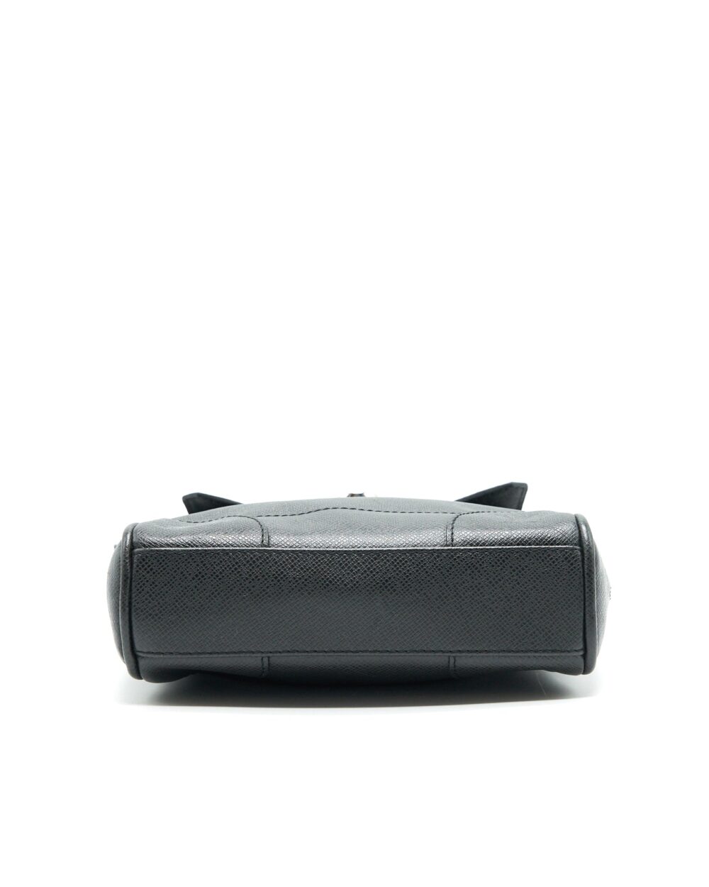 AAA Replica Louis Vuitton LV MEN'S MESSENGER BAG IN BLACK