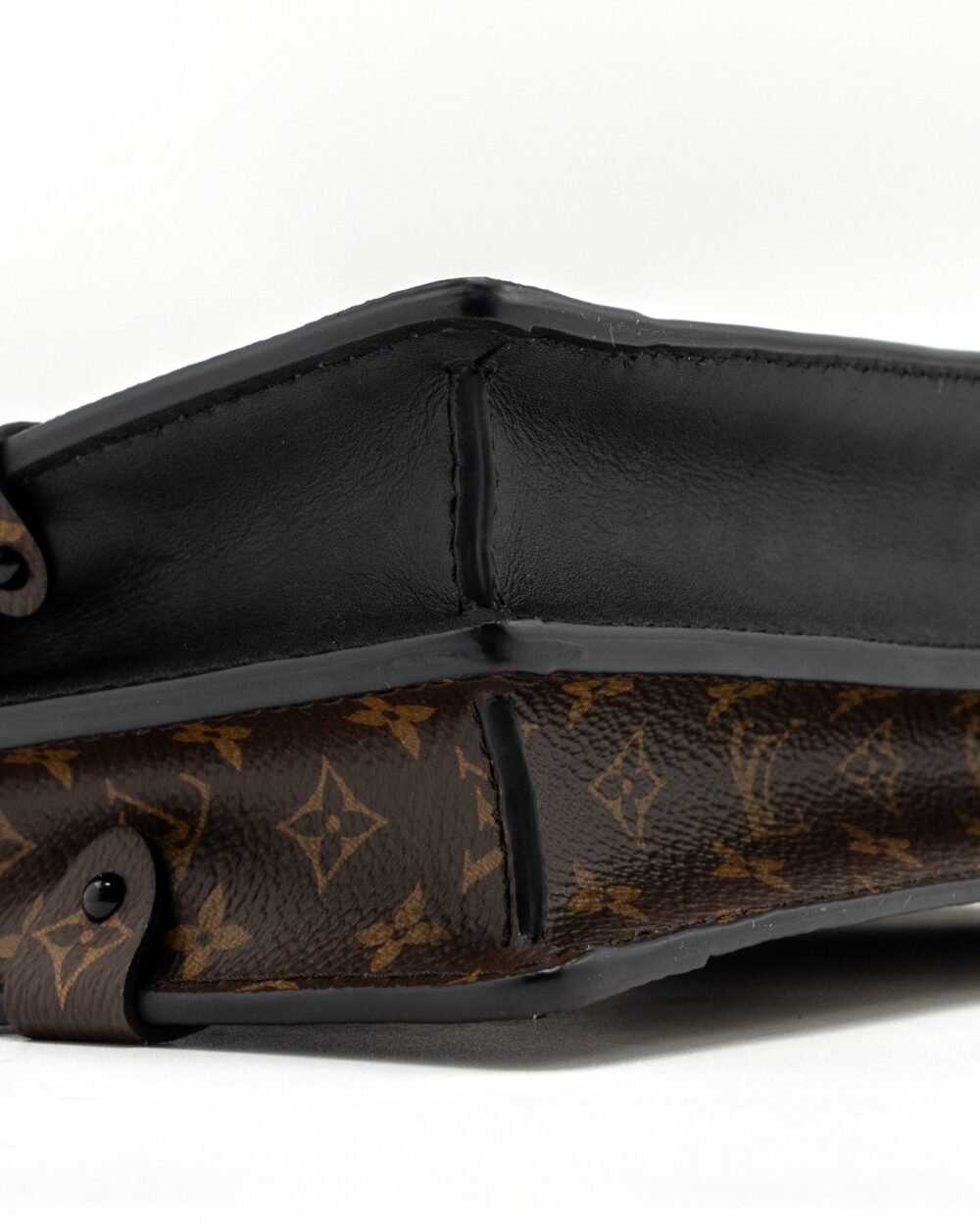 AAA Replica Louis Vuitton LV TRUNK CLUTCH MONOGRAM REVERSE CANVAS GHW