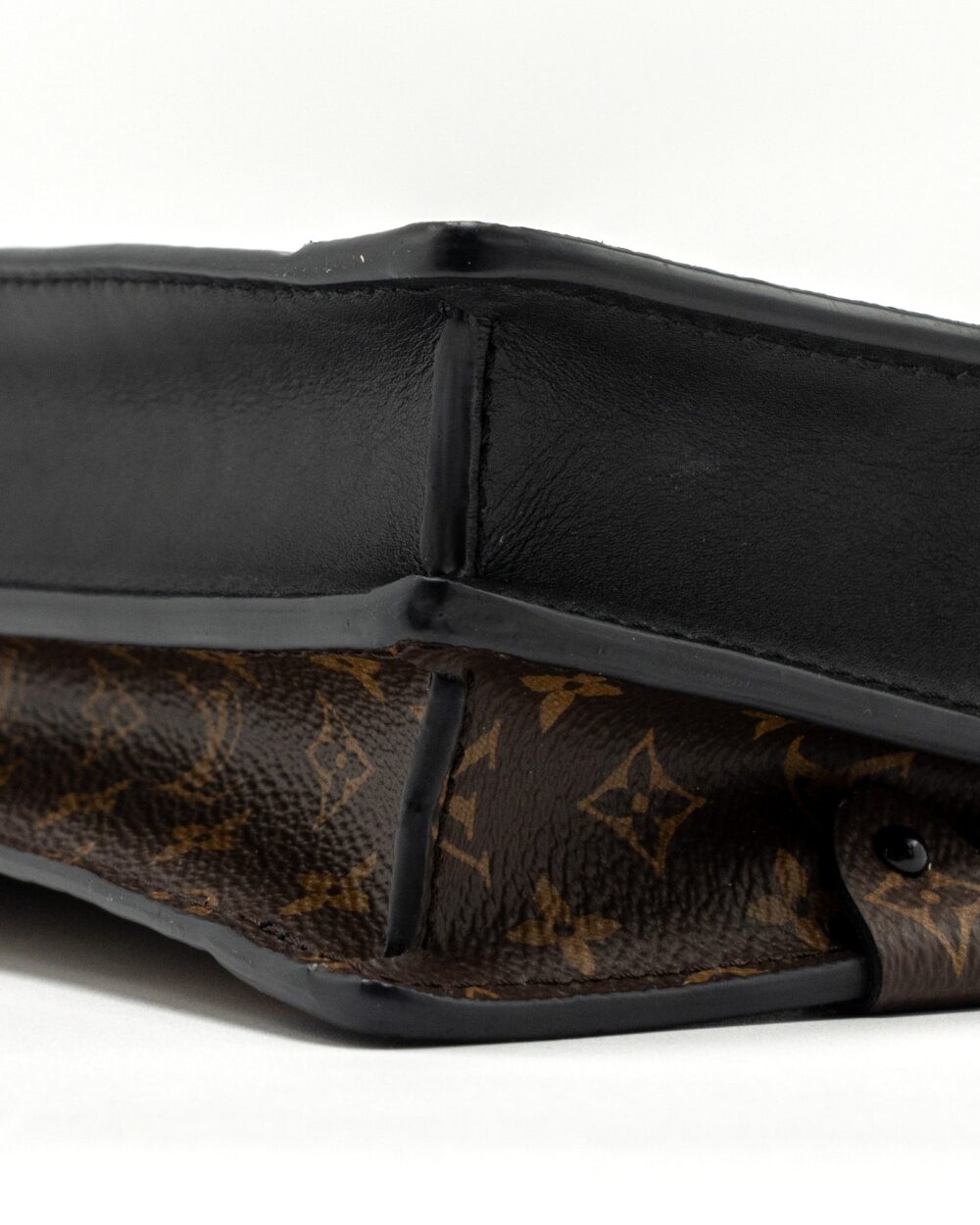 AAA Replica Louis Vuitton LV TRUNK CLUTCH MONOGRAM REVERSE CANVAS GHW