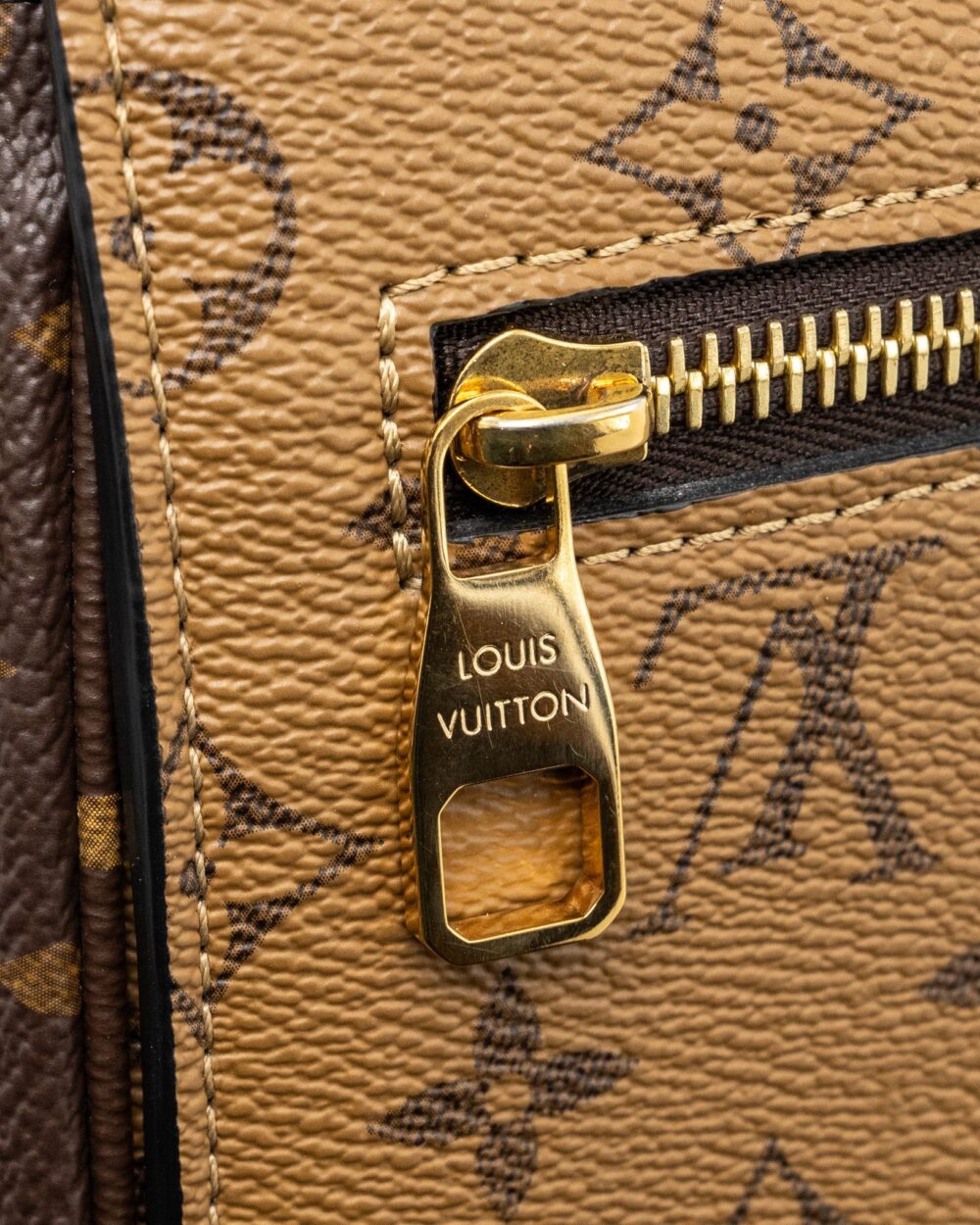 AAA Replica Louis Vuitton LV POCHETTE MÉTIS REVERSE MONOGRAM CANVAS GHW