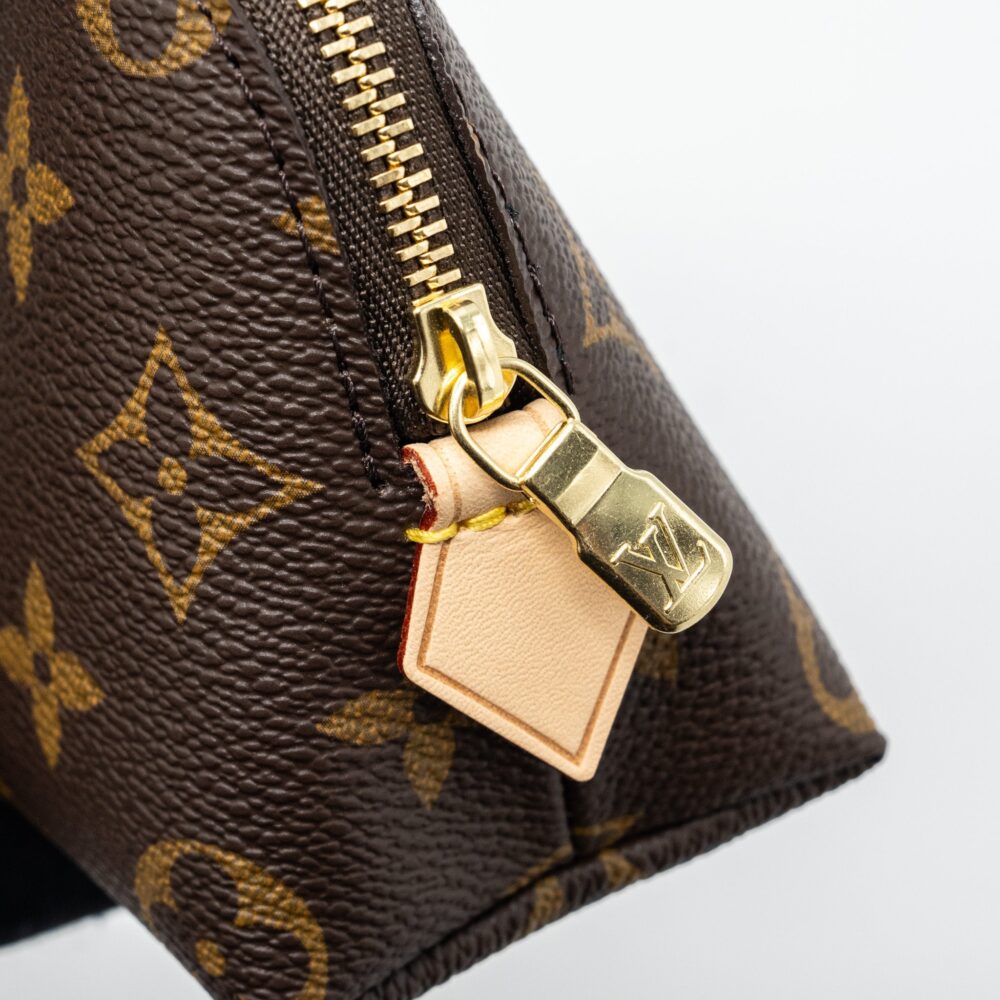 AAA Replica Louis Vuitton LV COSMETIC POUCH MONOGRAM CANVAS GHW (NEW VERSION)