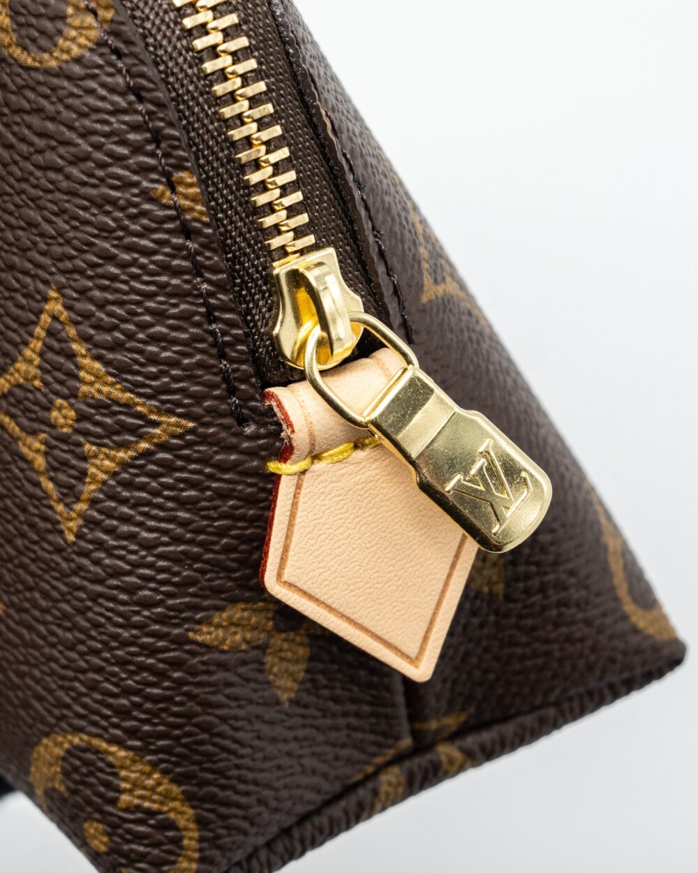 AAA Replica Louis Vuitton LV COSMETIC POUCH MONOGRAM CANVAS GHW (NEW VERSION)