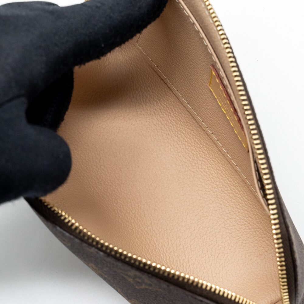 AAA Replica Louis Vuitton LV COSMETIC POUCH MONOGRAM CANVAS GHW (NEW VERSION)