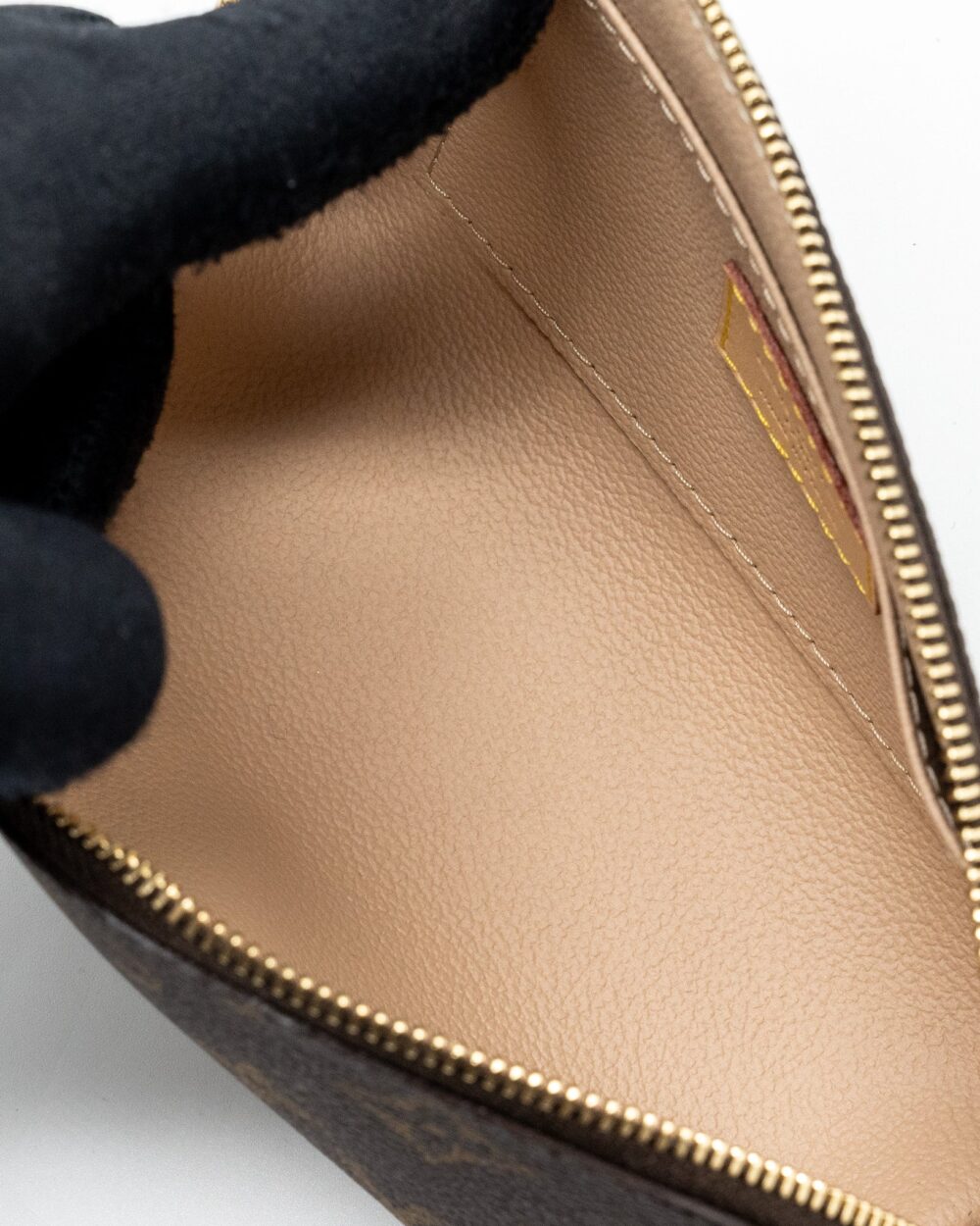 AAA Replica Louis Vuitton LV COSMETIC POUCH MONOGRAM CANVAS GHW (NEW VERSION)