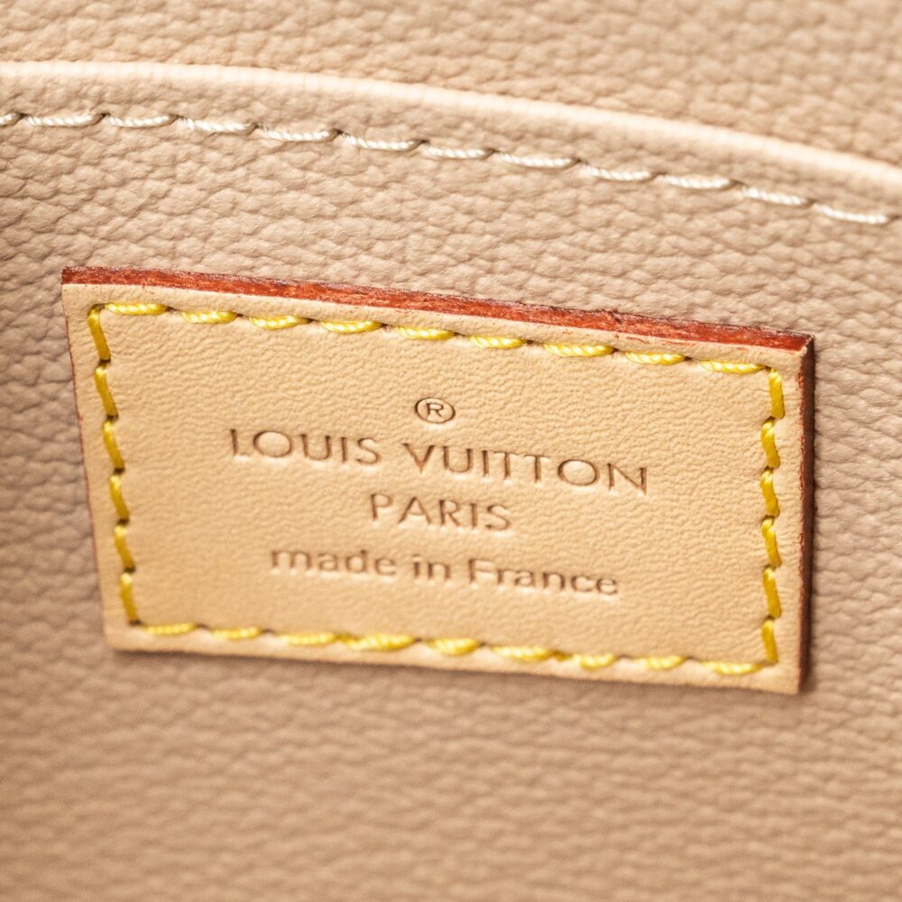 AAA Replica Louis Vuitton LV COSMETIC POUCH MONOGRAM CANVAS GHW (NEW VERSION)