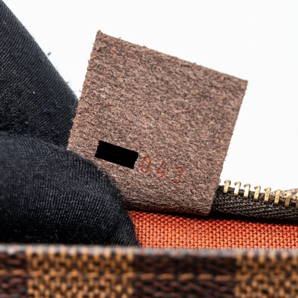 AAA Replica Louis Vuitton LV VINTAGE SQUARE SHOULDER BAG DAMIER EBENE GHW