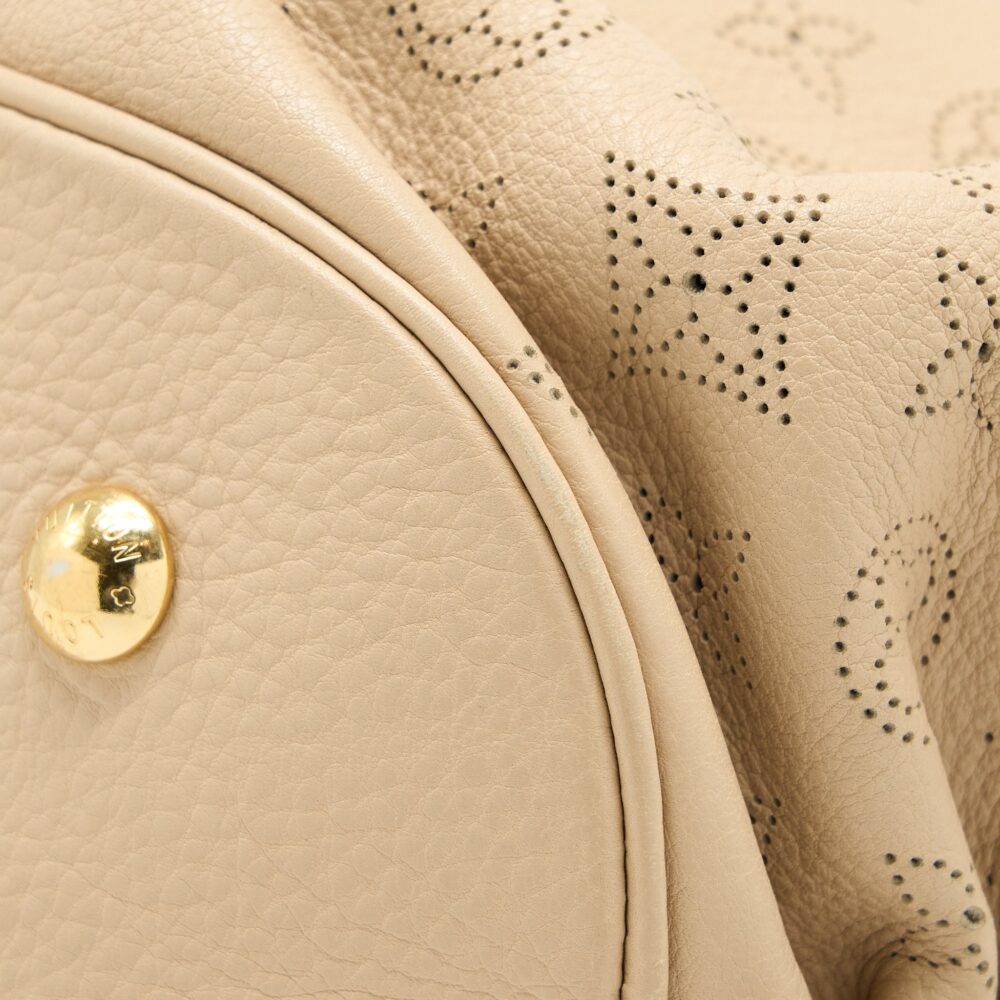 AAA Replica Louis Vuitton LV MAHINA HINA SHOULDER BAG BEIGE GHW