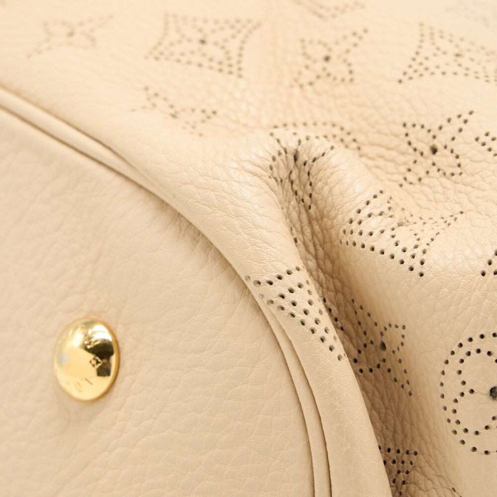 AAA Replica Louis Vuitton LV MAHINA HINA SHOULDER BAG BEIGE GHW