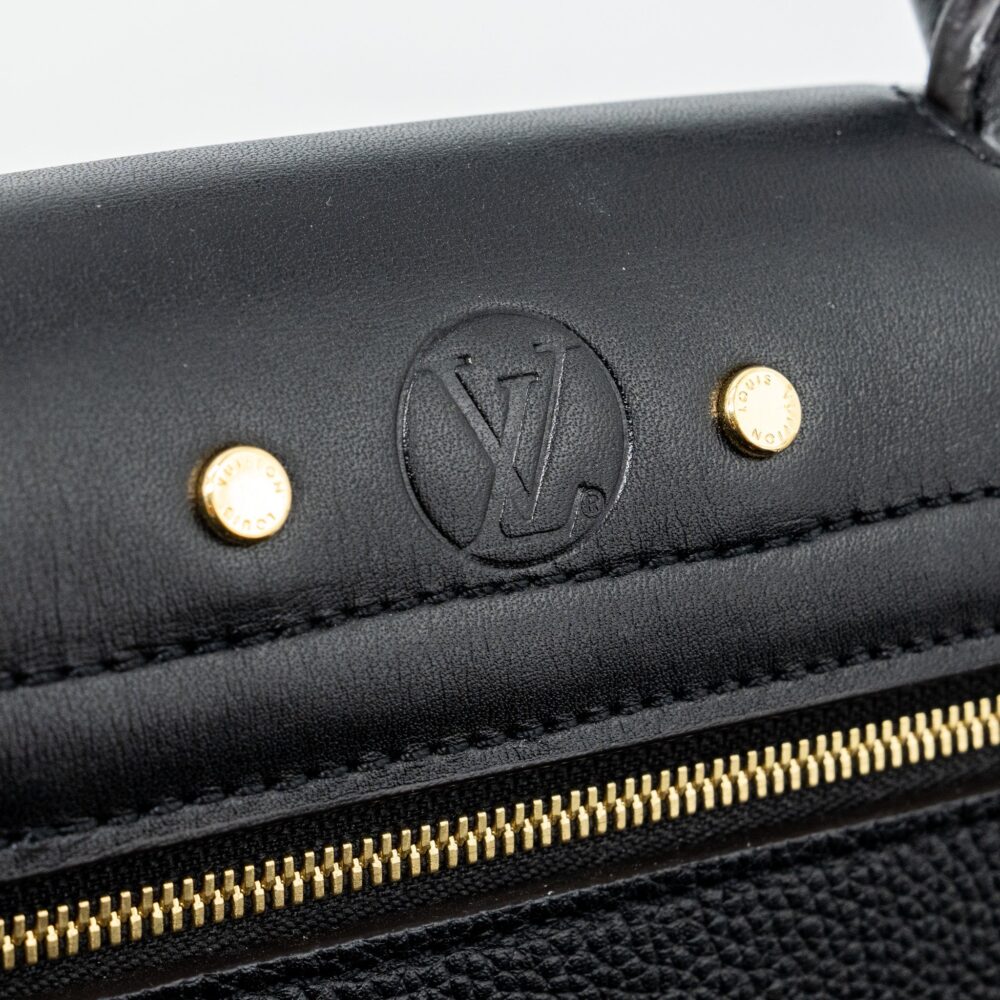 AAA Replica Louis Vuitton LV FLAP SHOULDER BAG CALFSKIN BLACK GHW