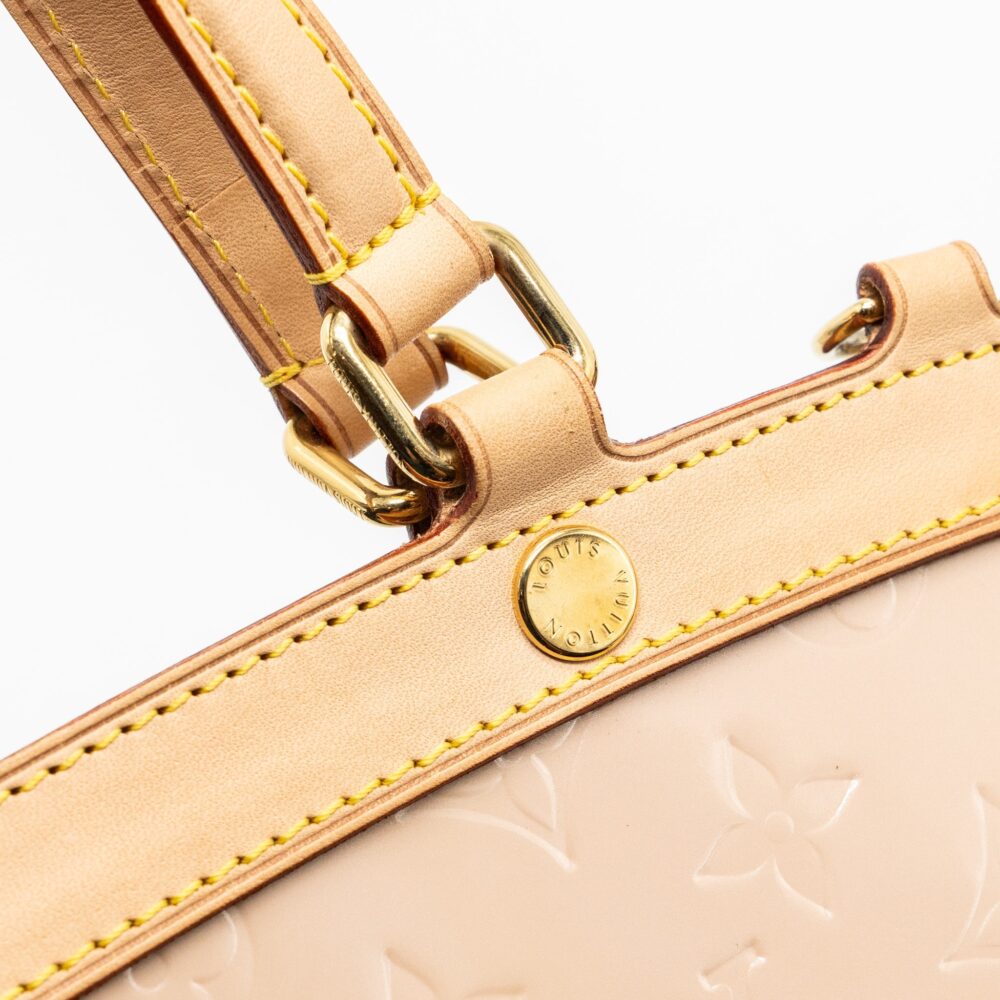 AAA Replica Louis Vuitton LV BREA MM PATENT LEATHER BEIGE GHW