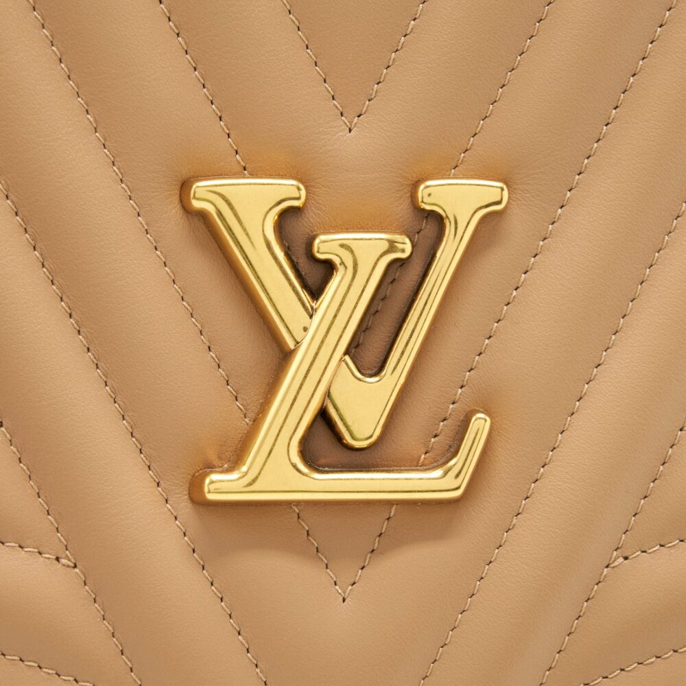 AAA Replica Louis Vuitton LV QUILTED CALFSKIN NEW WAVE CHAIN TOTE BAG