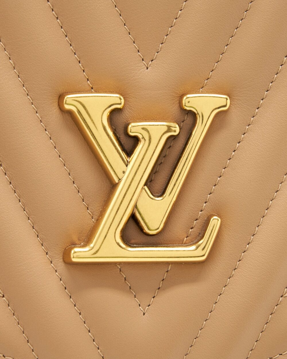AAA Replica Louis Vuitton LV QUILTED CALFSKIN NEW WAVE CHAIN TOTE BAG
