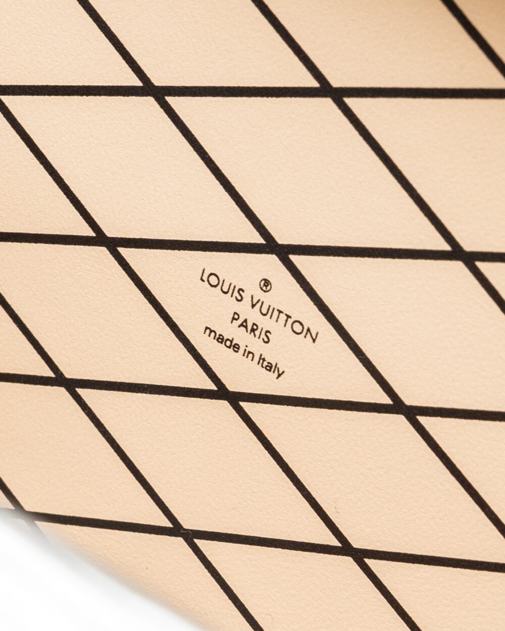 AAA Replica Louis Vuitton LV PETITE MALLE EPI WHITE/BLACK GHW