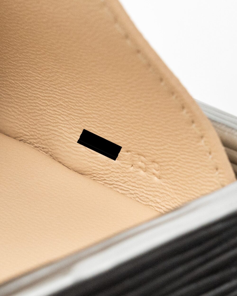 AAA Replica Louis Vuitton LV PETITE MALLE EPI WHITE/BLACK GHW