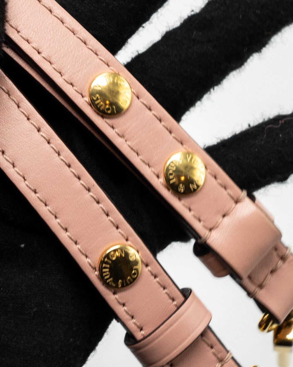 AAA Replica Louis Vuitton LV NEONOE MONOGRAM CANVAS / ROSE POUDRE GHW