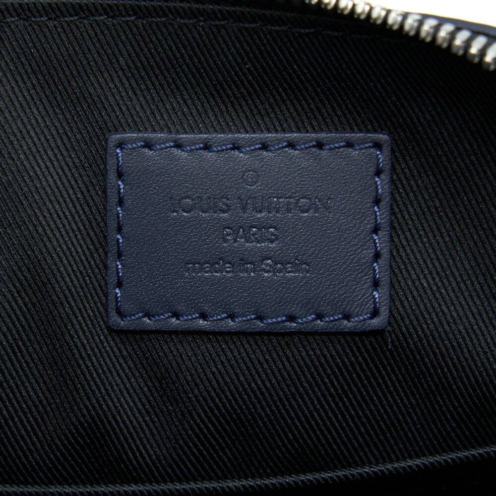 AAA Replica Louis Vuitton LV DISCOVERY MESSENGER BB DAMIER INFINI SHW