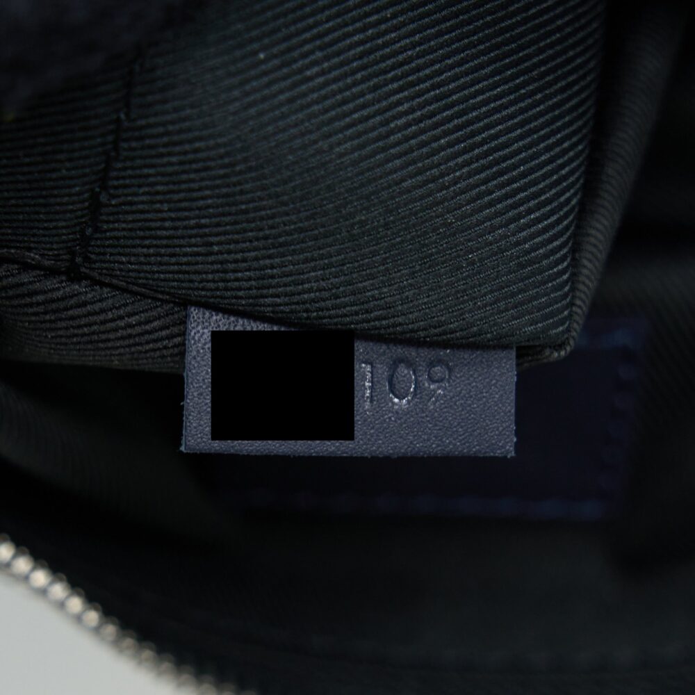 AAA Replica Louis Vuitton LV DISCOVERY MESSENGER BB DAMIER INFINI SHW