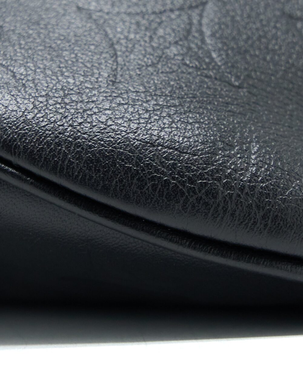 AAA Replica Louis Vuitton LV DISCOVERY BUMBAG PM MONOGRAM SHADOW CALFSKIN BLACK/BLACK HARDWARE