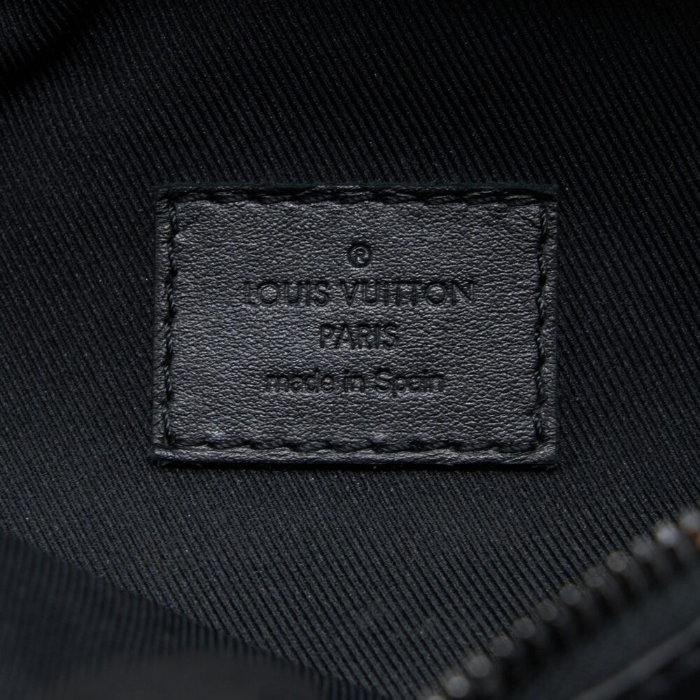 AAA Replica Louis Vuitton LV DISCOVERY BUMBAG PM MONOGRAM SHADOW CALFSKIN BLACK/BLACK HARDWARE