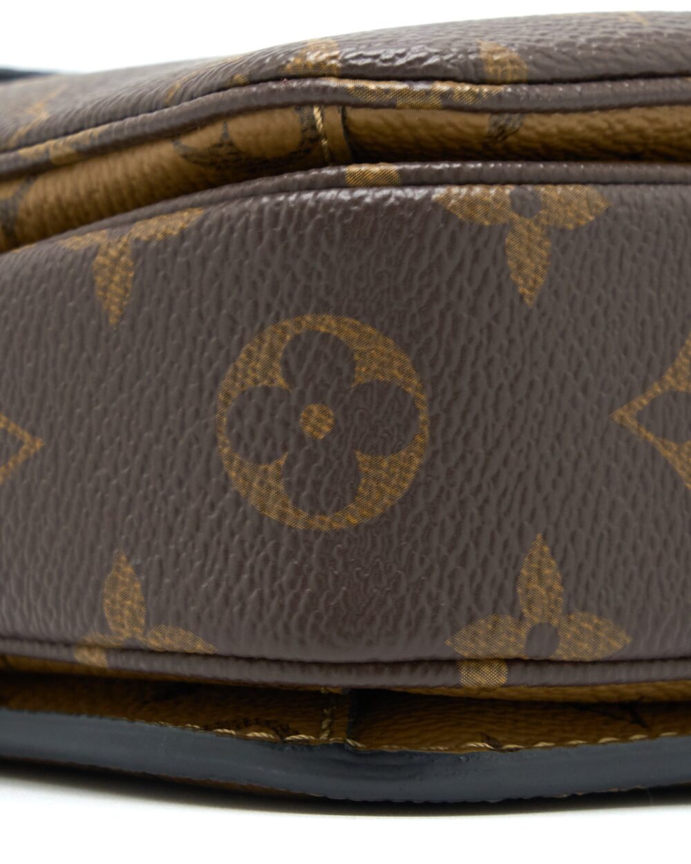AAA Replica Louis Vuitton LV POCHETTE MÉTIS MONOGRAM REVERSE CANVAS GHW