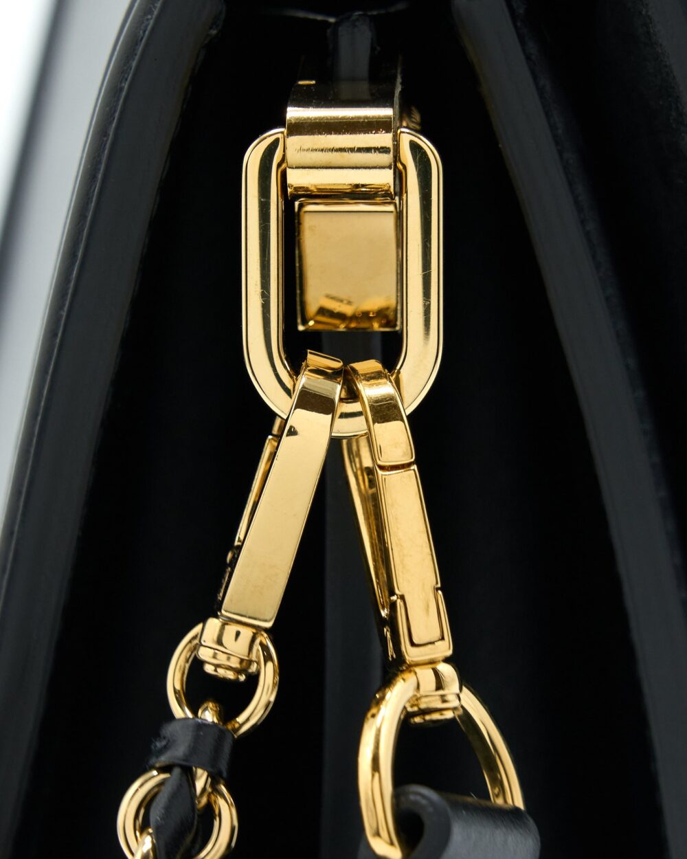 AAA Replica Louis Vuitton LV DAUPHINE MM EPI BLACK GHW