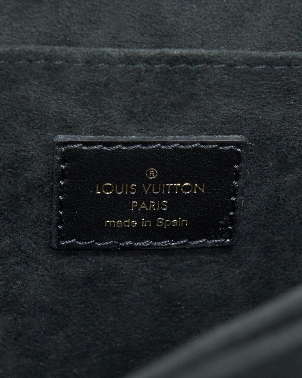 AAA Replica Louis Vuitton LV DAUPHINE MM EPI BLACK GHW