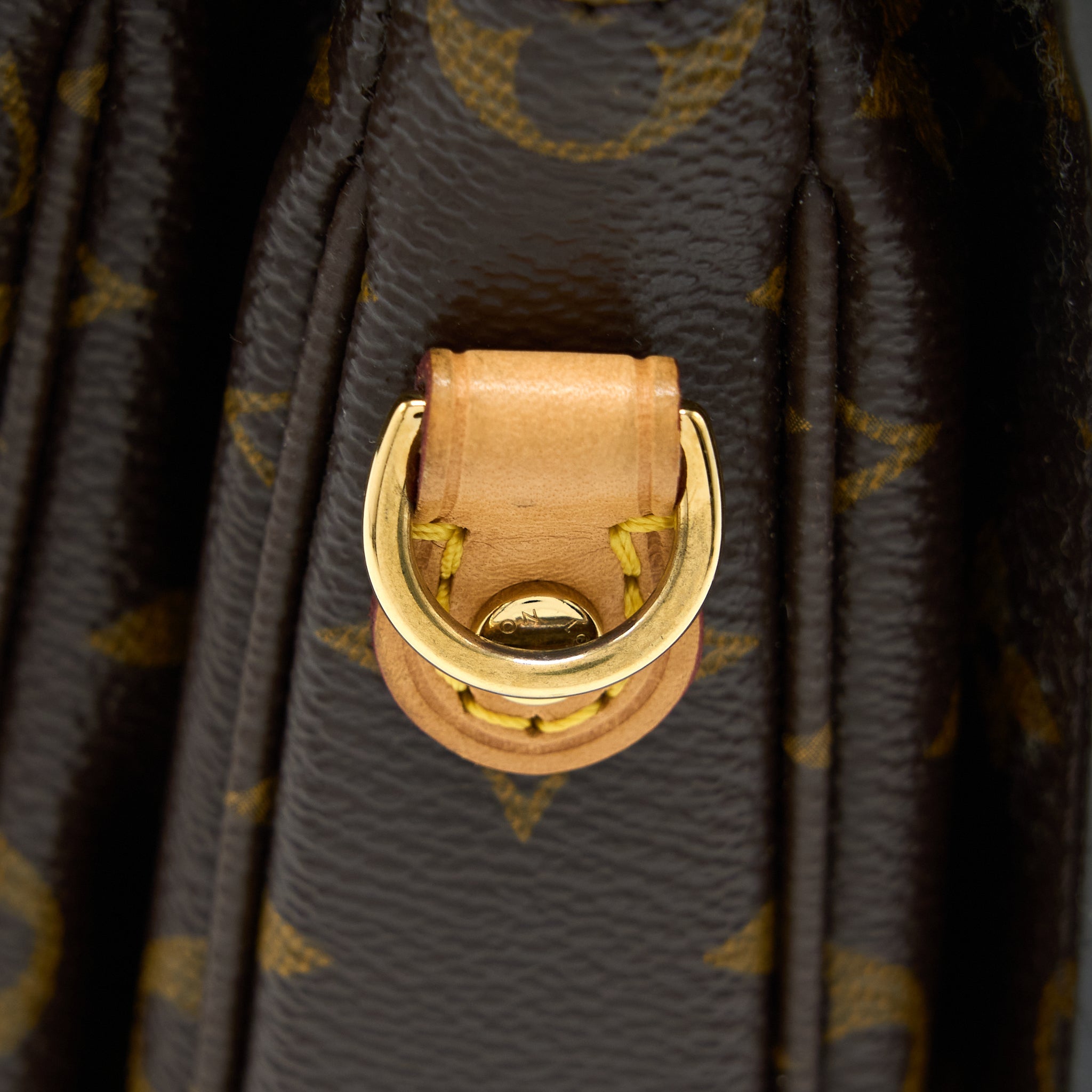 AAA Replica Louis Vuitton LV POCHETTE MÉTIS MONOGRAM CANVAS GHW