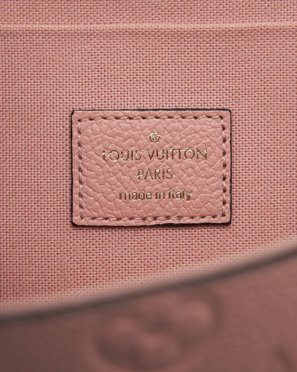 AAA Replica Louis Vuitton LV FELICIE POCHETTE MONOGRAM EMPREINTE ROSE POUDRE