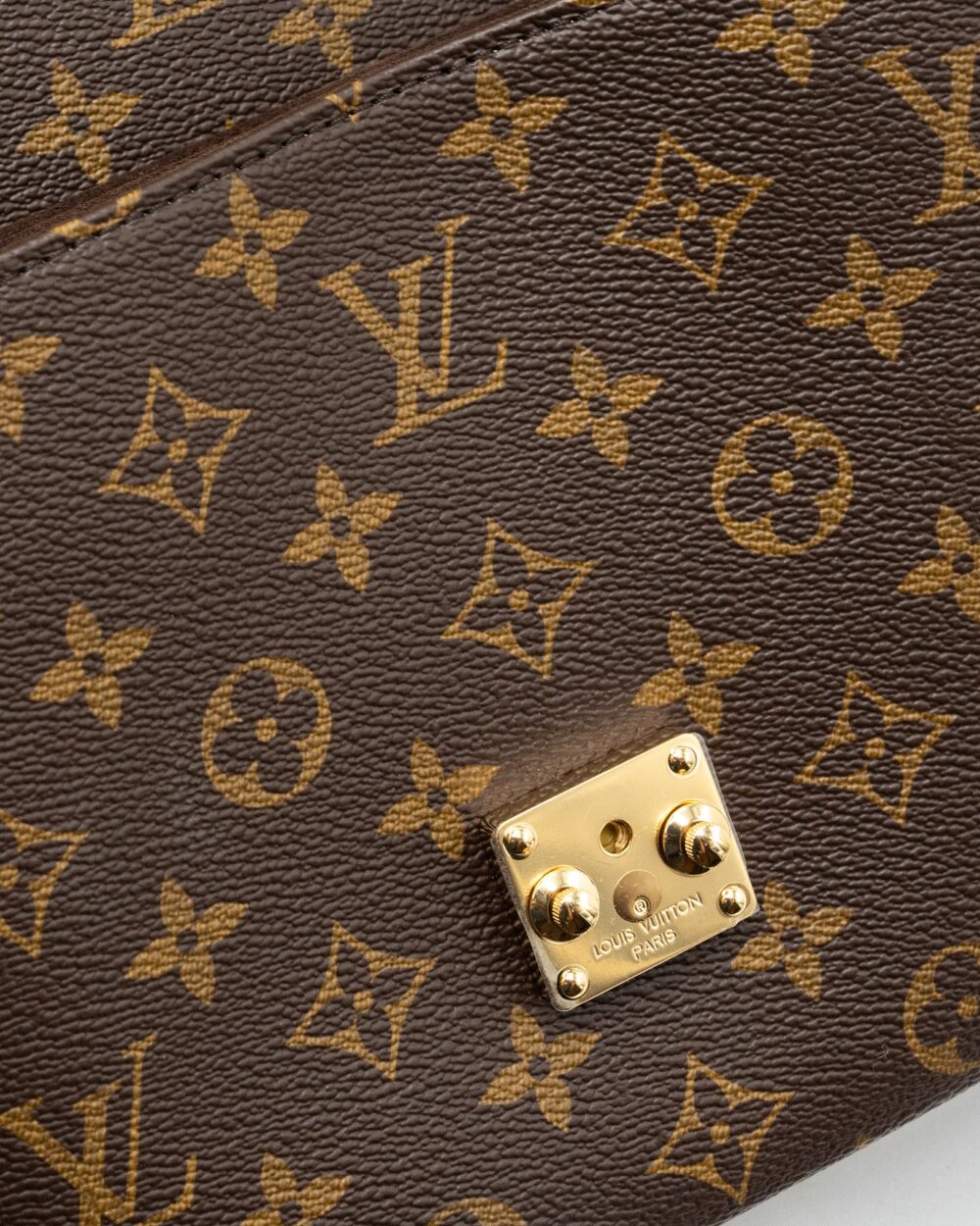 AAA Replica Louis Vuitton LV POCHETTE MÉTIS MONOGRAM CANVAS GHW