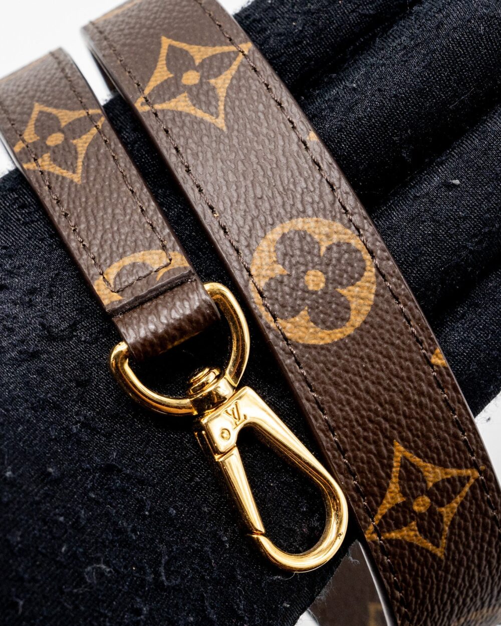 AAA Replica Louis Vuitton LV MONTAIGNE MM MONOGRAM CANVAS GHW