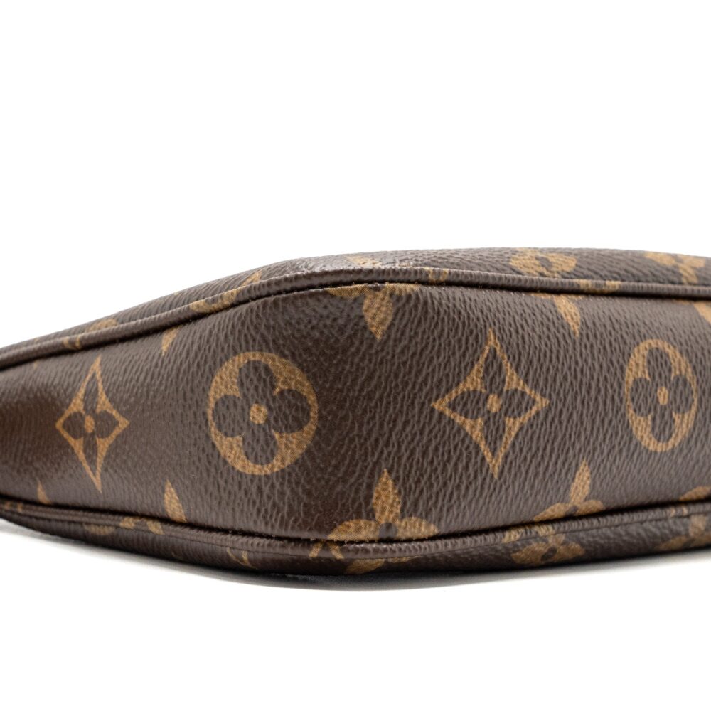 AAA Replica Louis Vuitton LV POCHETTE ACCESSORIES MONOGRAM CANVAS GHW