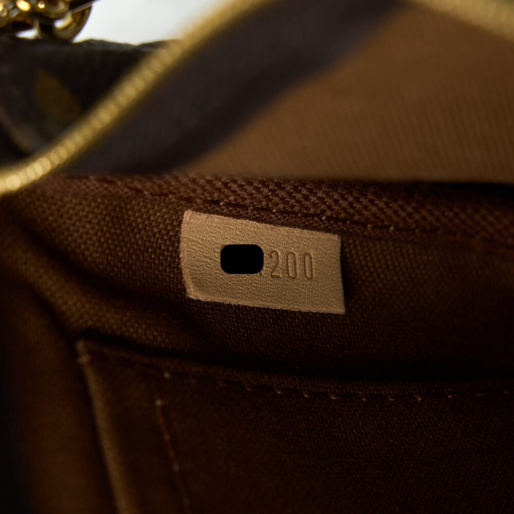 AAA Replica Louis Vuitton LV MULTI POCHETTE ACCESSORIES MONOGRAM CANVAS WITH KHAKI STRAP GHW