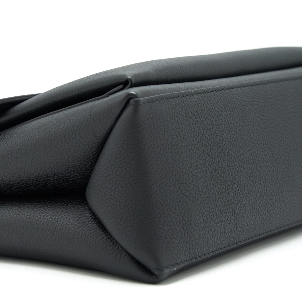 AAA Replica Louis Vuitton LV LOCKME BAG BLACK SHW