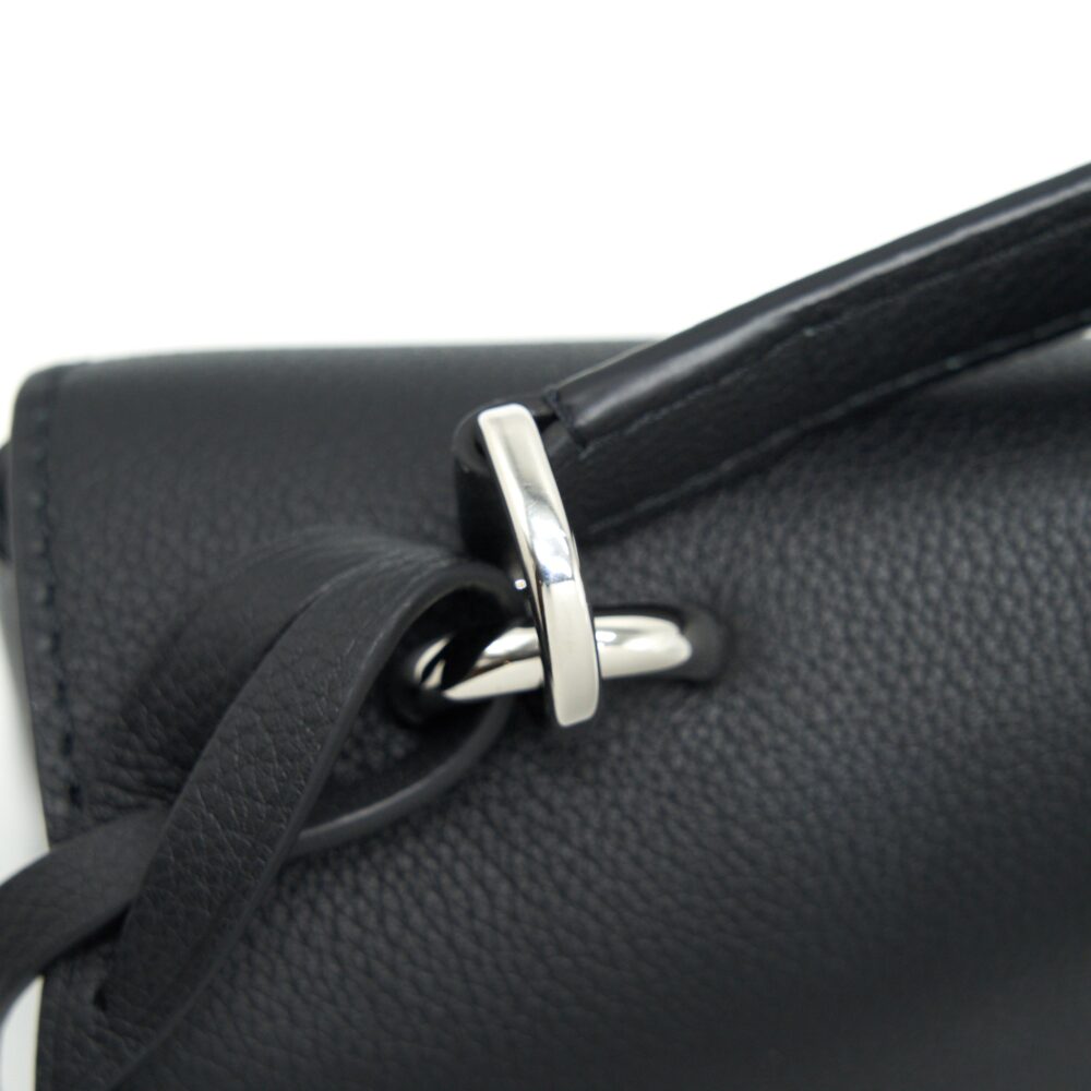 AAA Replica Louis Vuitton LV LOCKME BAG BLACK SHW