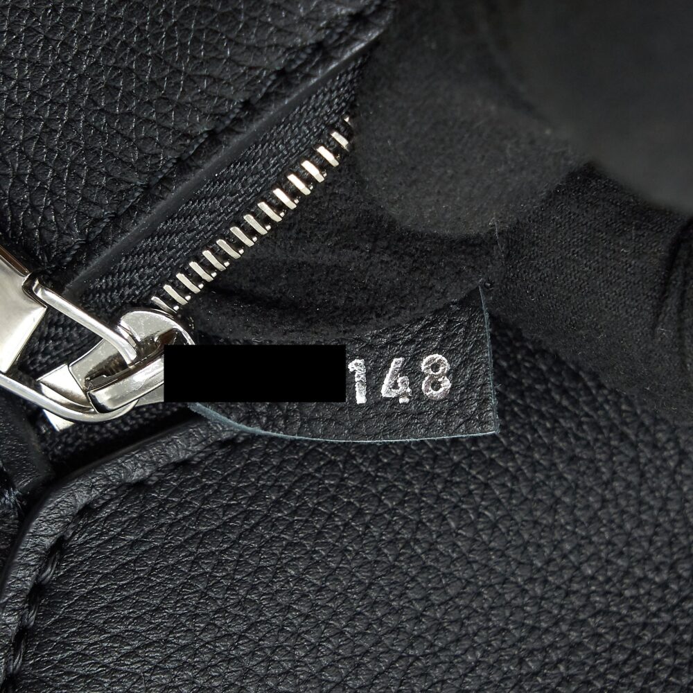 AAA Replica Louis Vuitton LV LOCKME BAG BLACK SHW