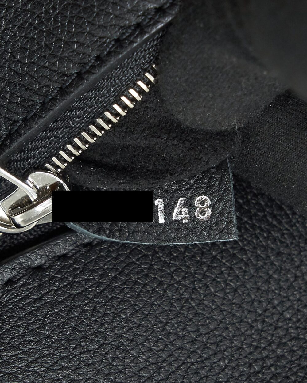 AAA Replica Louis Vuitton LV LOCKME BAG BLACK SHW
