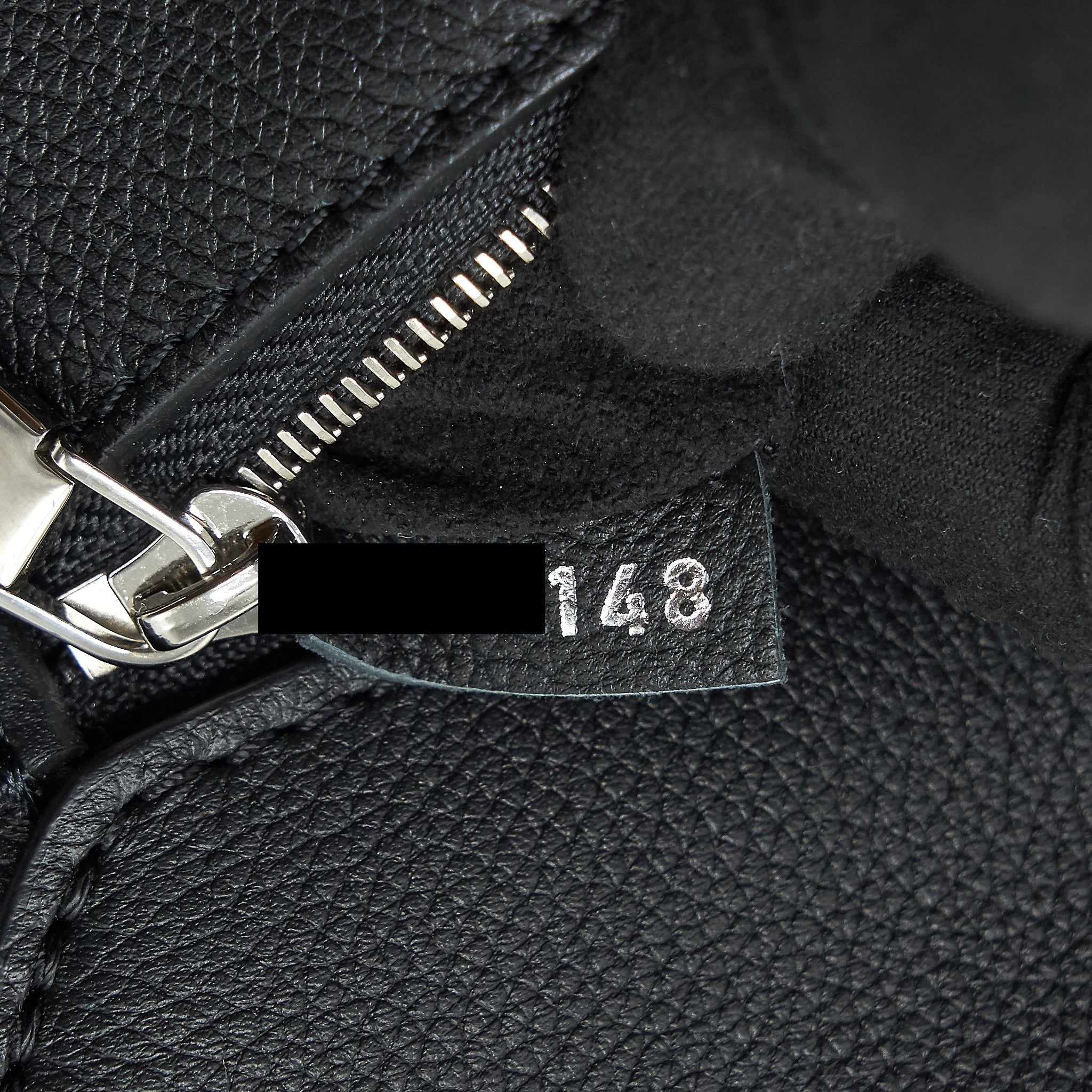 AAA Replica Louis Vuitton LV LOCKME BAG BLACK SHW