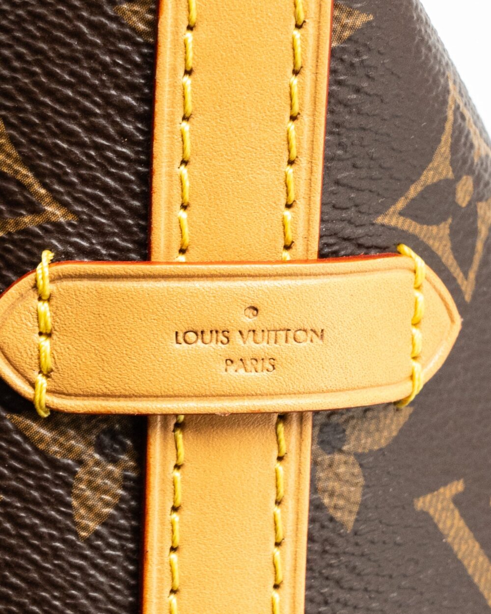 AAA Replica Louis Vuitton LV CARRYALL PM MONOGRAM CANVAS GHW (NEW VERSION)