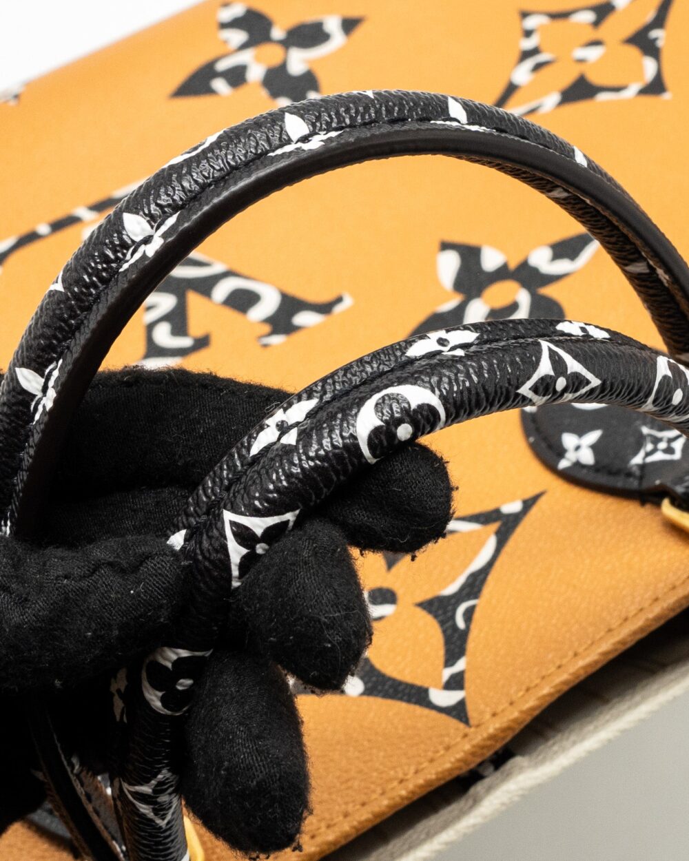 AAA Replica Louis Vuitton LV ONTHEGO GM LIMITED JUNGLE MONOGRAM MULTICOLOR GHW