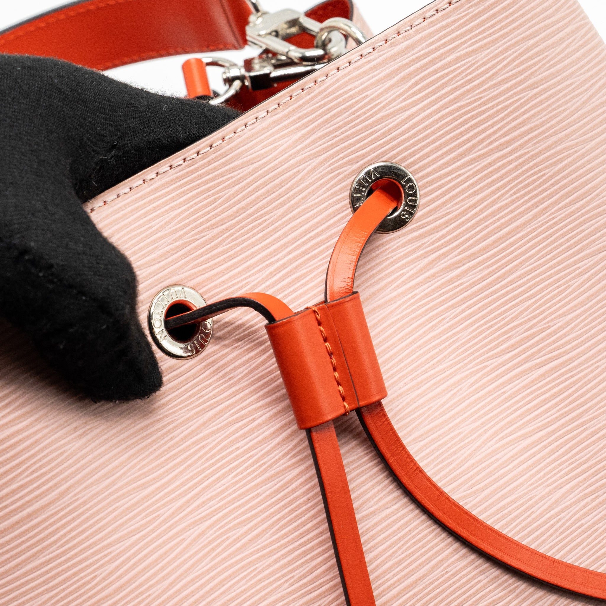 AAA Replica Louis Vuitton LV NEONOE EPI LEATHER PINK MULTICOLOR SHW