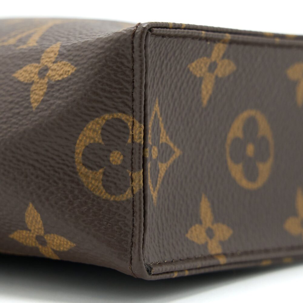 AAA Replica Louis Vuitton LV TOILETRY POCHETTE 26 MONOGRAM CANVAS GHW