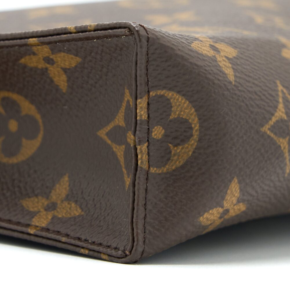 AAA Replica Louis Vuitton LV TOILETRY POCHETTE 26 MONOGRAM CANVAS GHW
