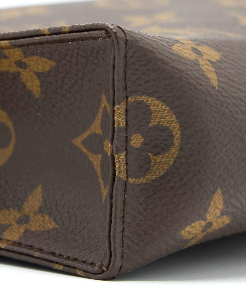 AAA Replica Louis Vuitton LV TOILETRY POCHETTE 26 MONOGRAM CANVAS GHW