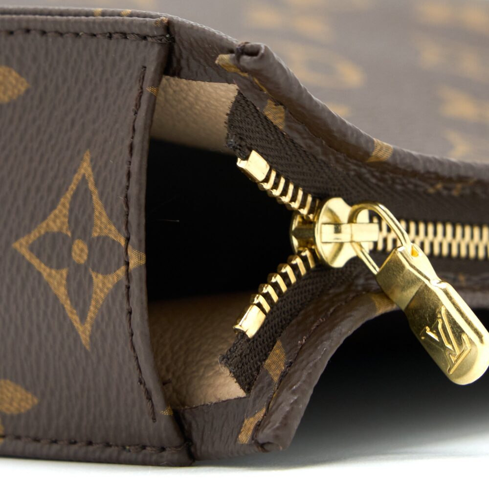 AAA Replica Louis Vuitton LV TOILETRY POCHETTE 26 MONOGRAM CANVAS GHW