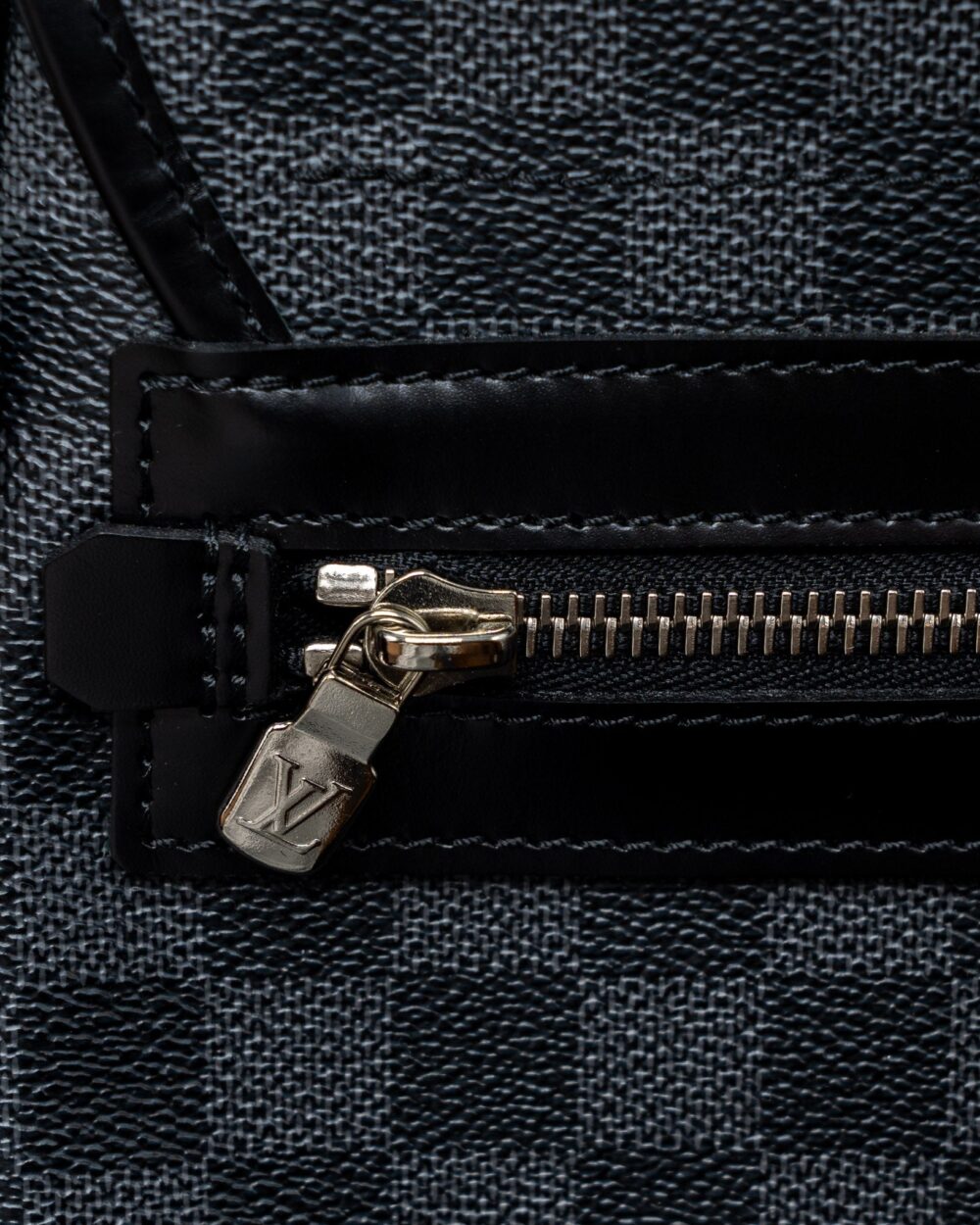 AAA Replica Louis Vuitton LV LARGE MESSENGER BAG DAMIER GRAPHITE CANVAS SHW