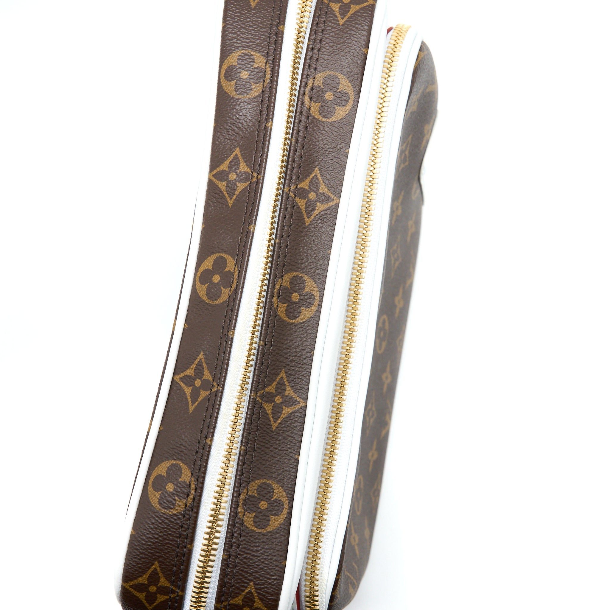 AAA Replica Louis Vuitton LV X NBA NIL MESSENGER MONOGRAM CANVAS GHW